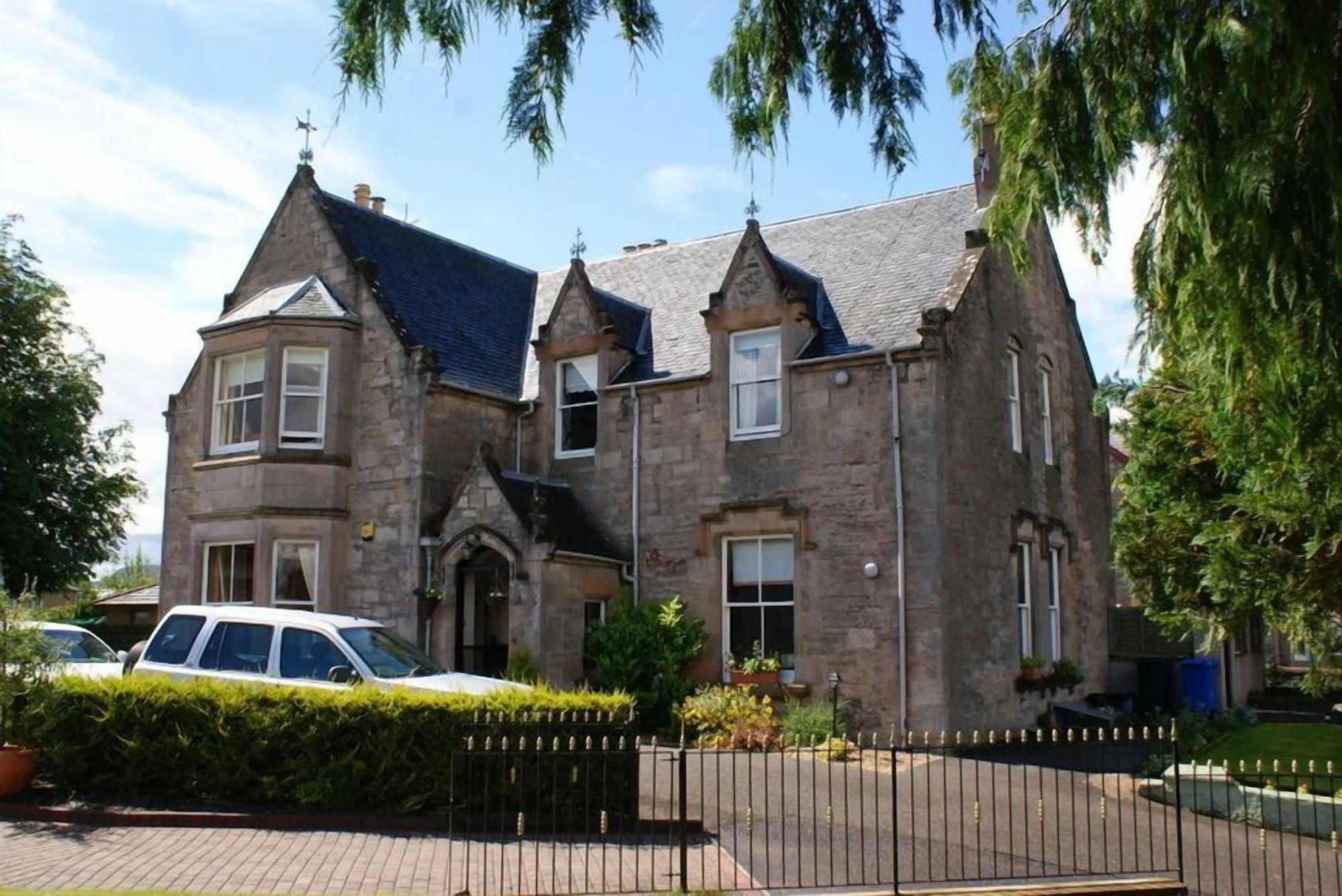 Varios Ardmeanach House