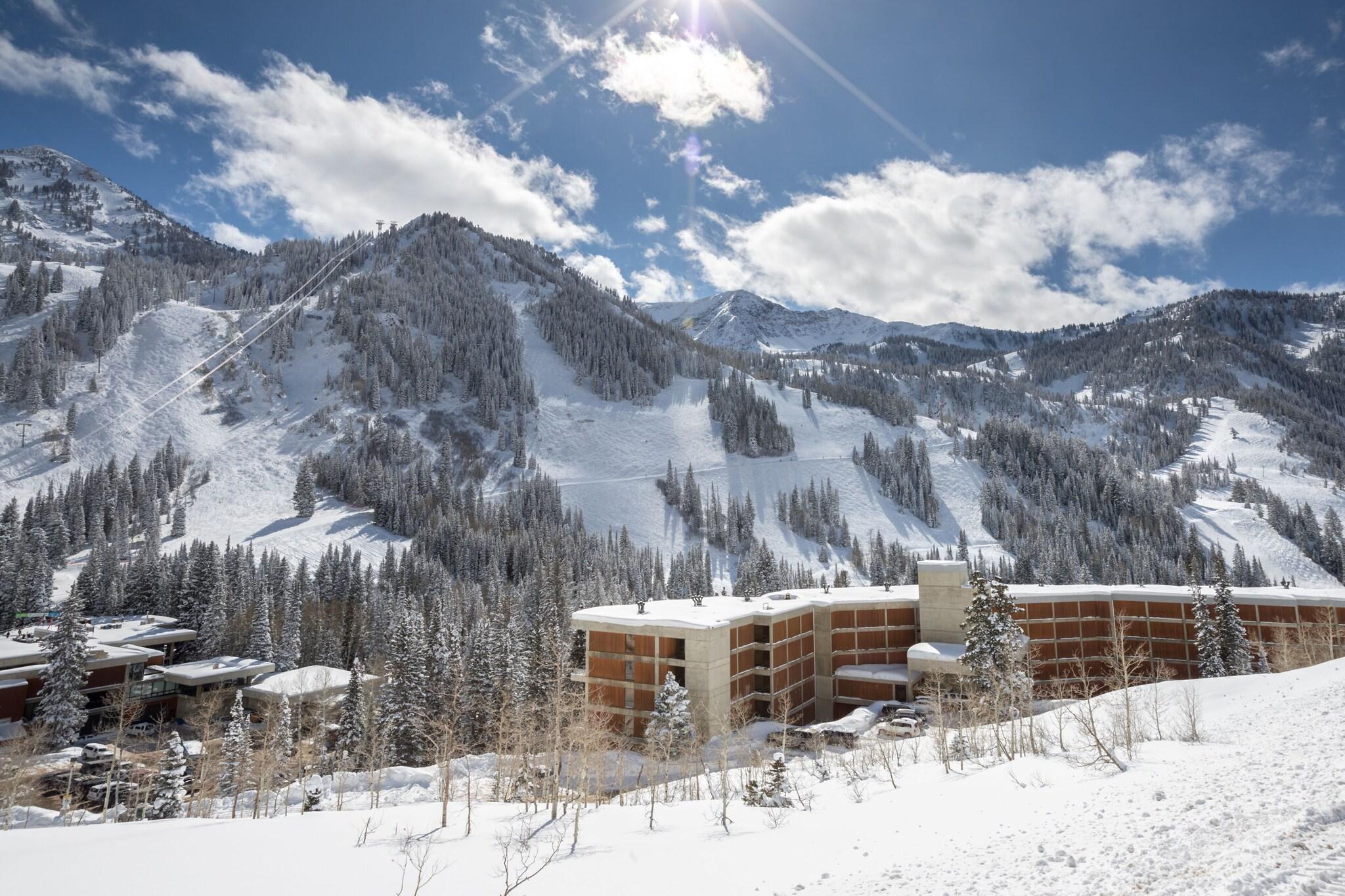 Vista Exterior The Lodge at Snowbird