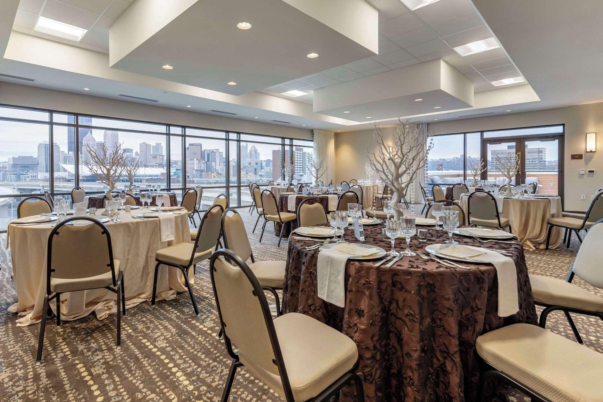 Sala de Reuniones Comfort Inn & Suites Pittsburgh-Northshore