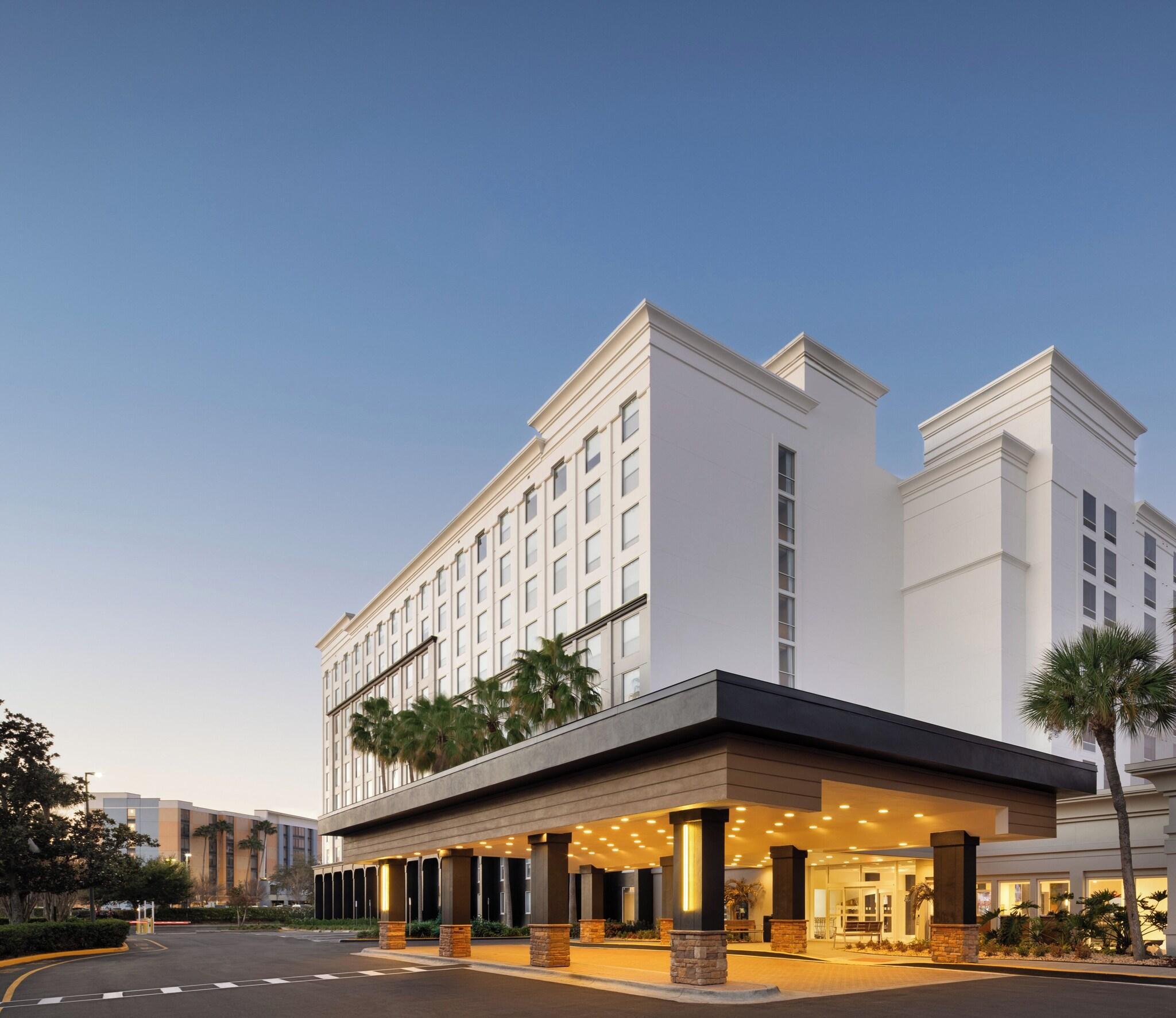 Vista Exterior Courtyard by Marriott across Universal Orlando