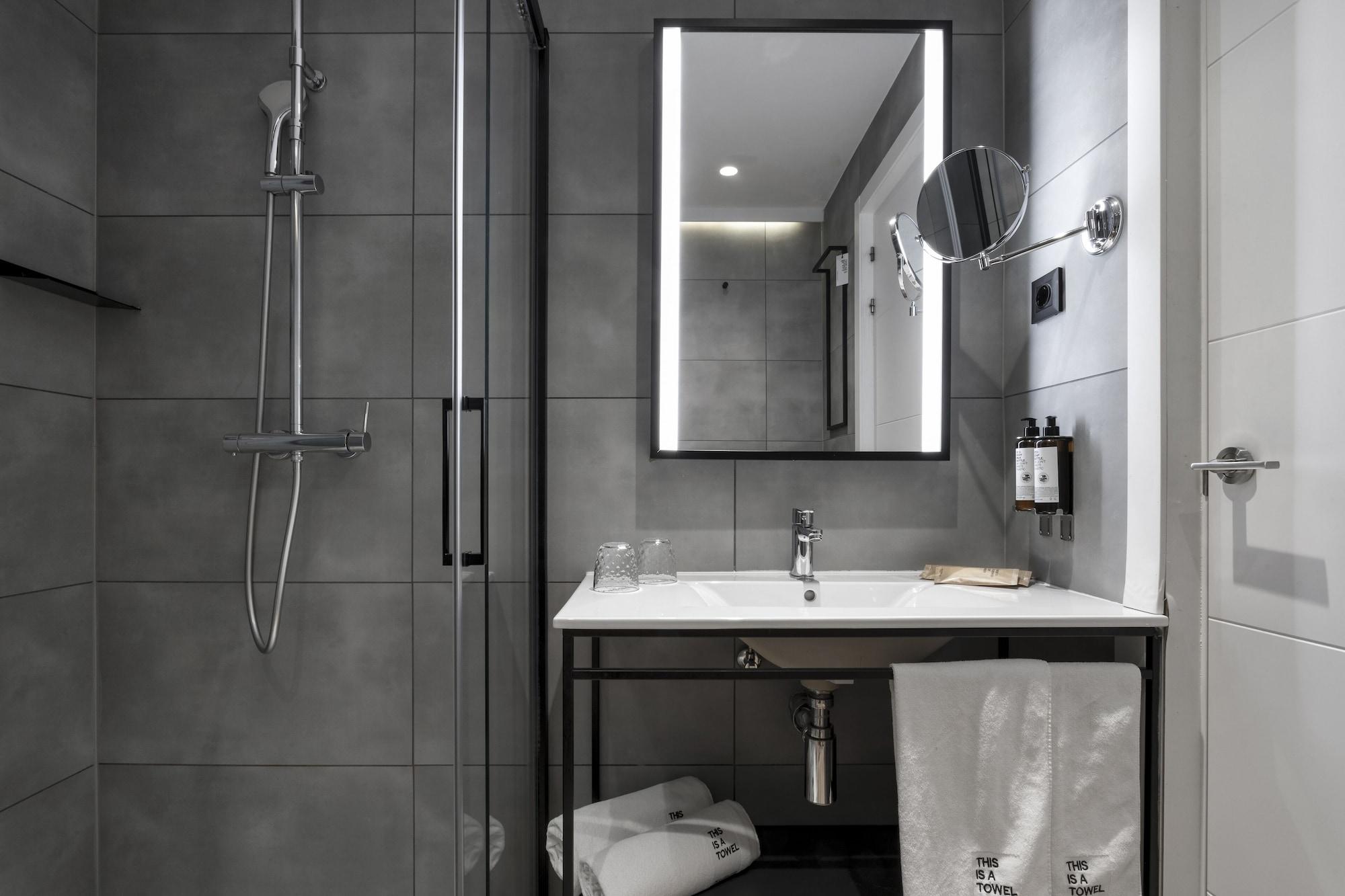 Equipamiento de Habitación Petit Palace Cliper Gran Vía
