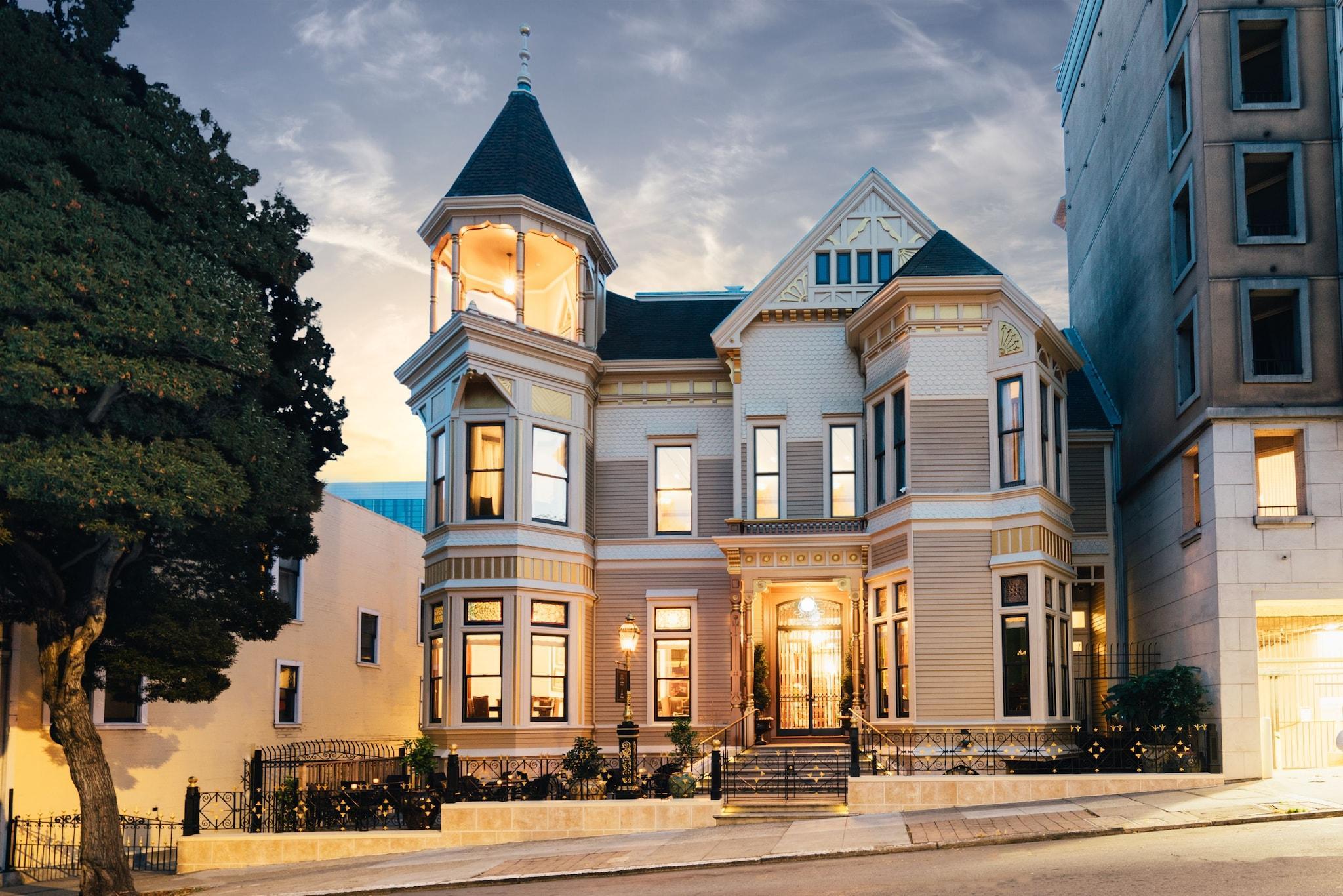 Vista Exterior Sutter Mansion