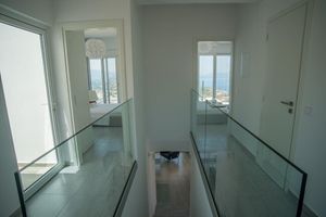 Alquiler Vacacional - A breathtaking view of Souda-Chania bay and the White Mountains