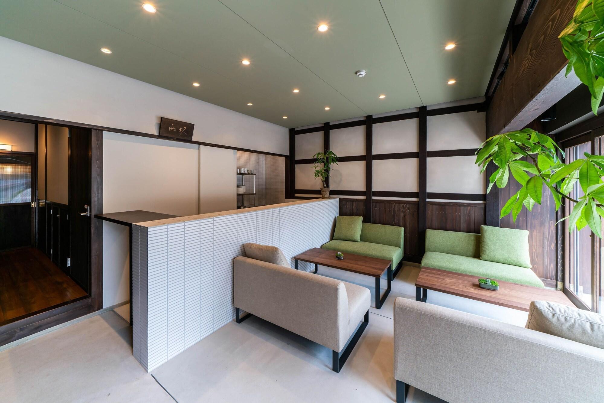 Vista Lobby Saik