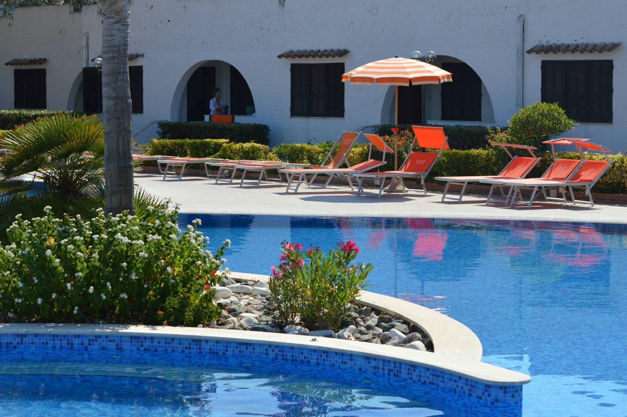 Vista Piscina Estella Club & Beauty