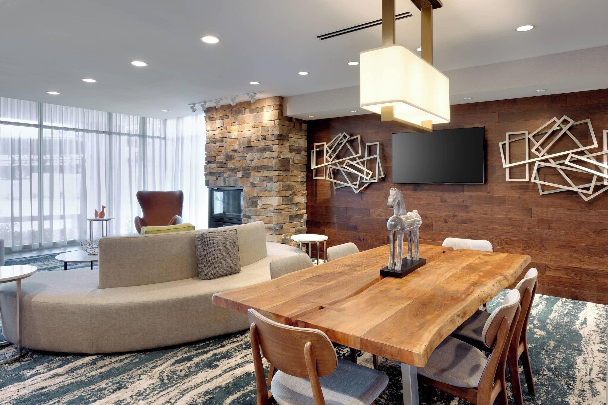 Vista Lobby Fairfield Inn & Suites by Marriott Springfield North