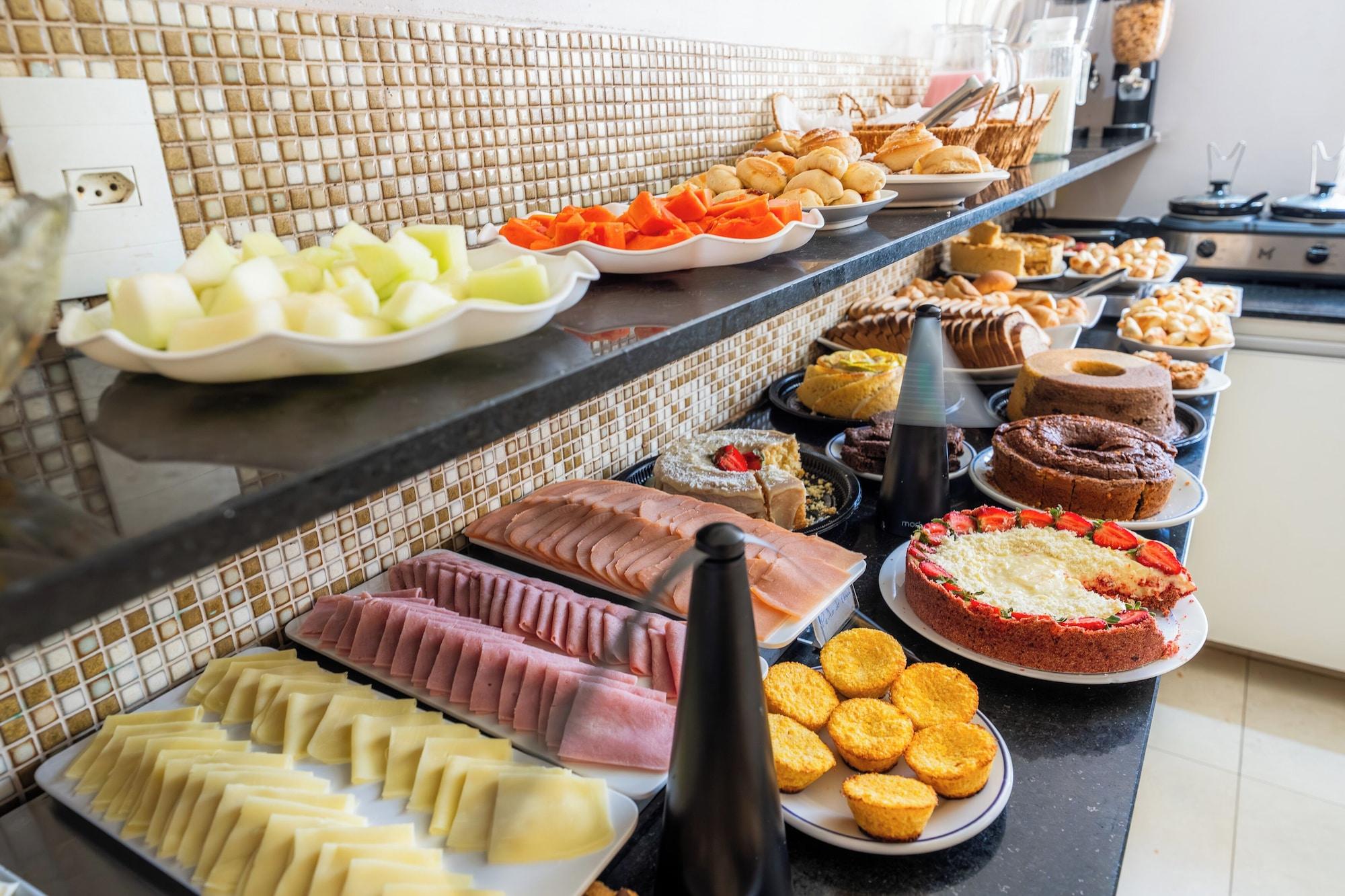 Restaurant Riviera Hotel by Bsb Inn