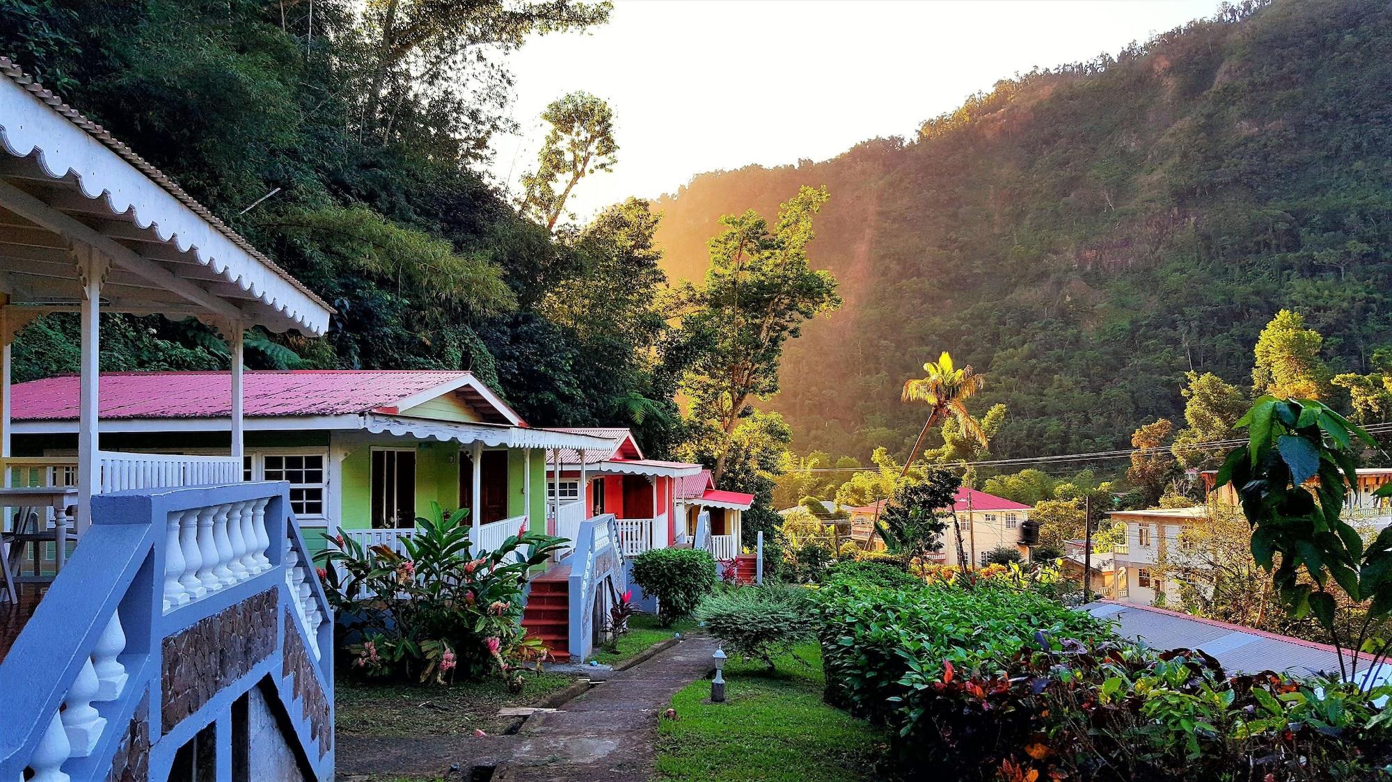 Varios Chez Ophelia Cottage Apartments