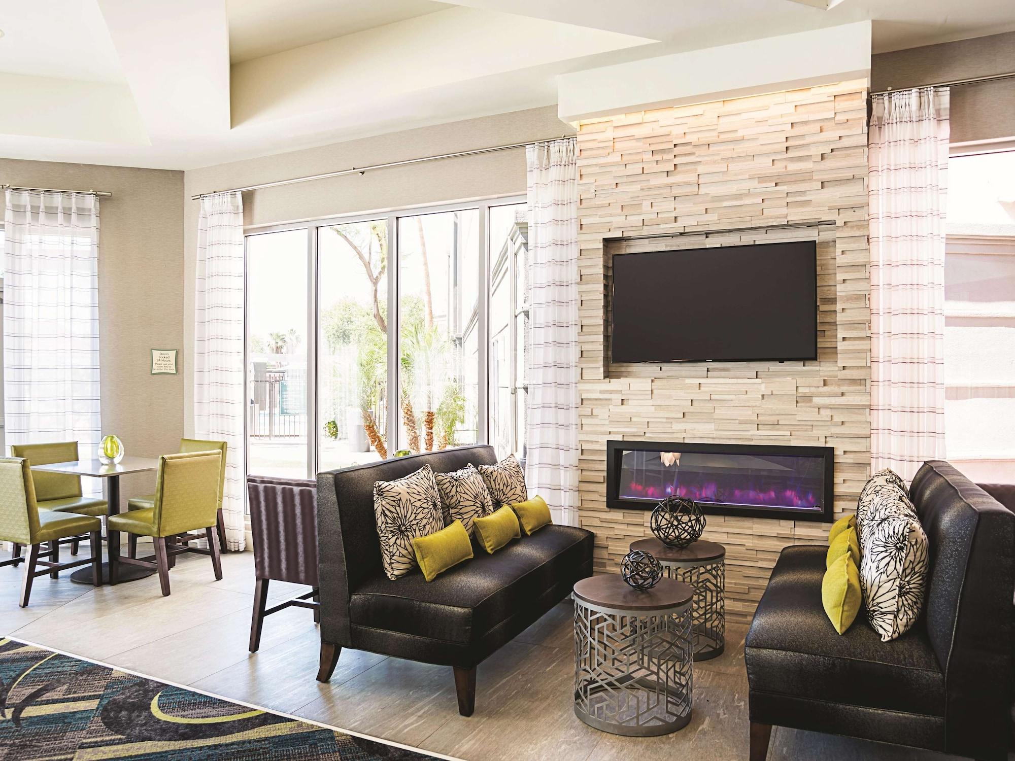 Vista Lobby La Quinta Inn & Suites by Wyndham Phoenix Chandler