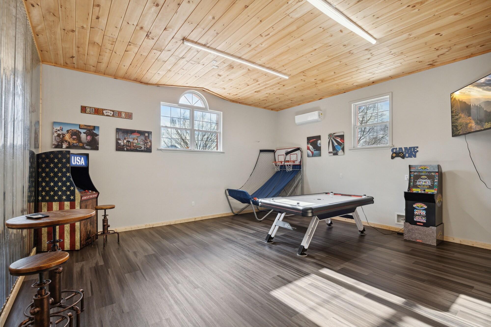 Instalaciones Recreativas Majestic Valley View 3 Bedroom Cabin by RedAwning