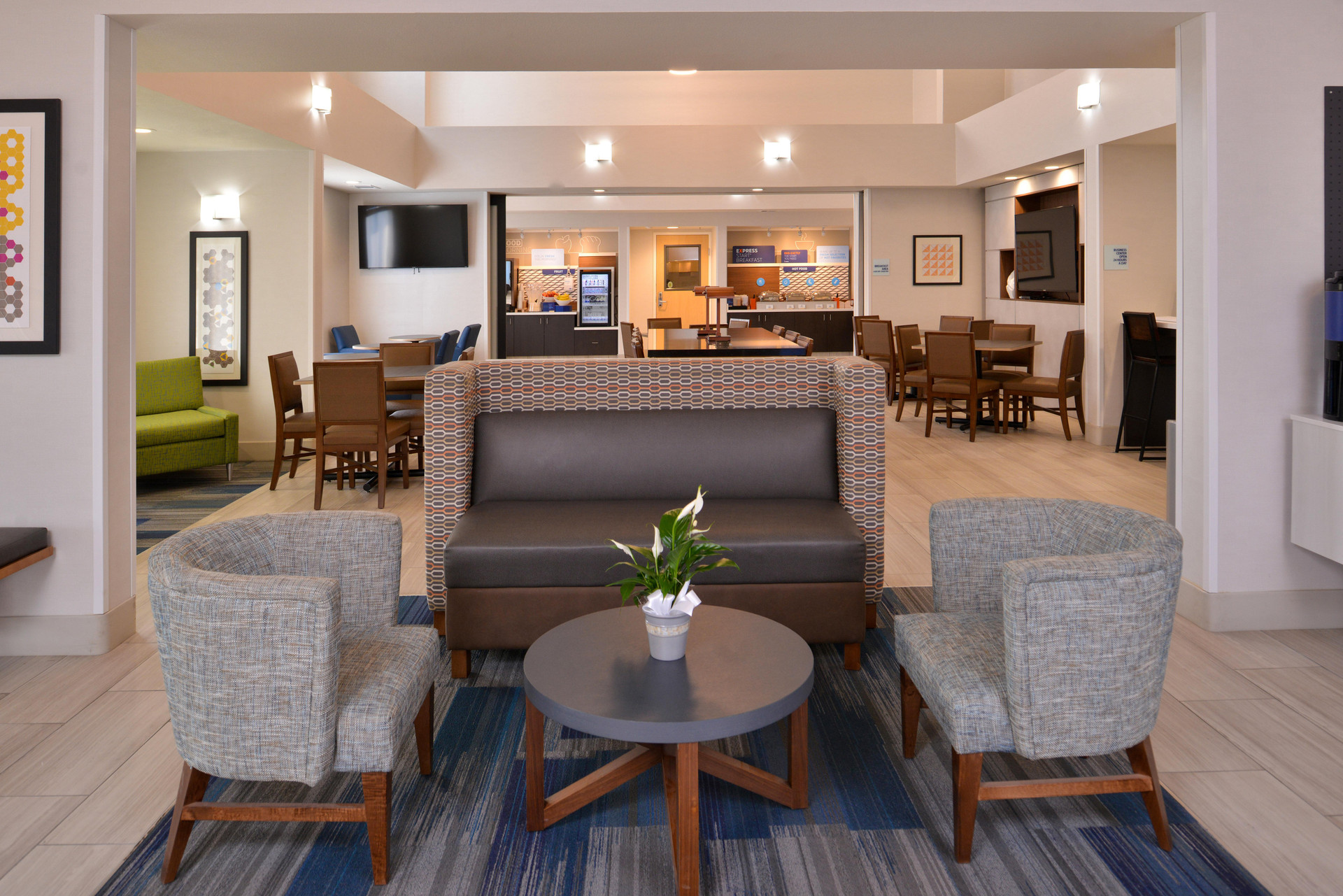 Vista Lobby Holiday Inn Express Stockton Southeast by IHG