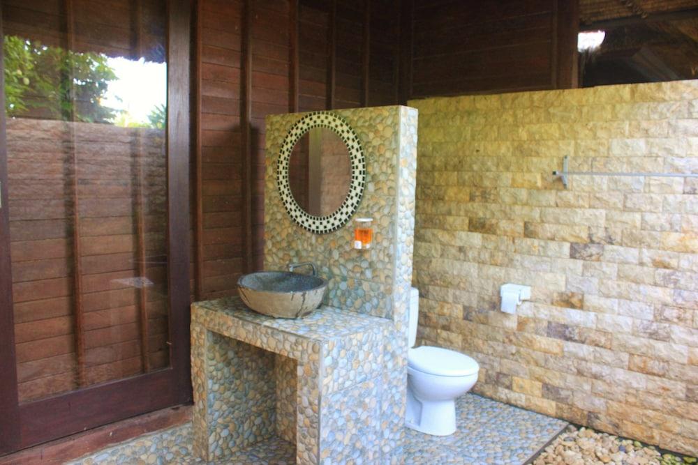 Baño Rigils Lembongan Accommodation