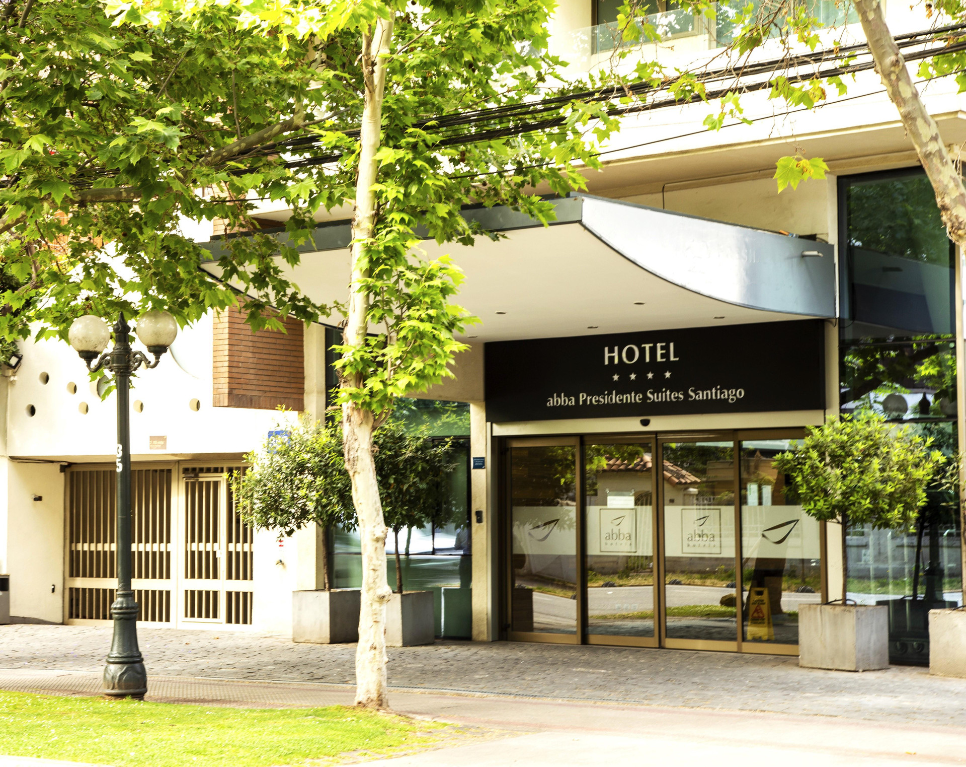 Vista Exterior Abba Presidente Suites Santiago