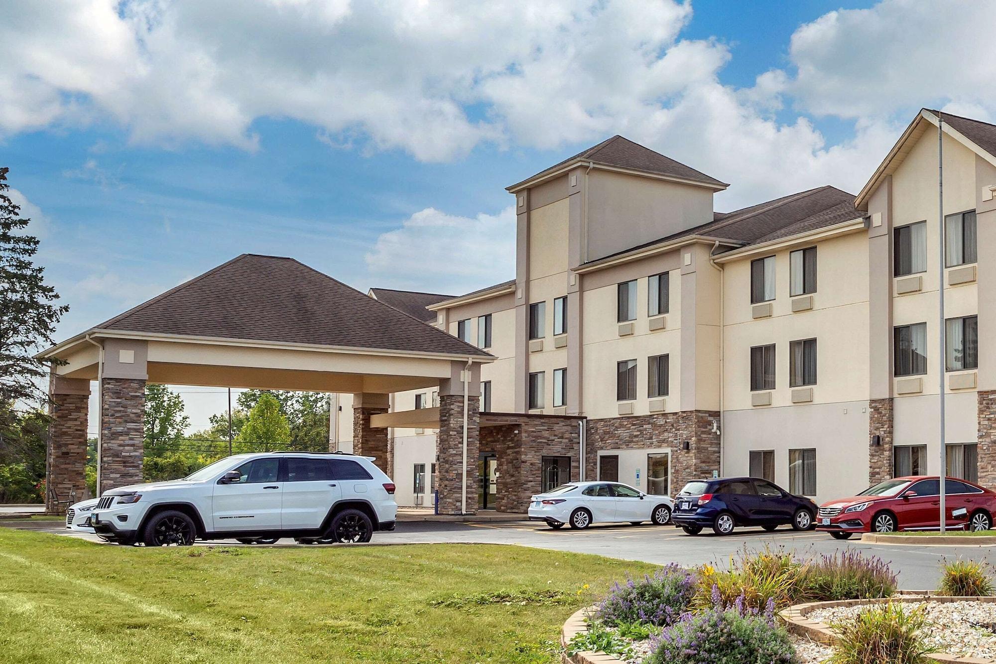 Vista Exterior Comfort Inn & Suites North Aurora - Naperville