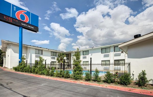 Motel 6 Dallas, TX - South