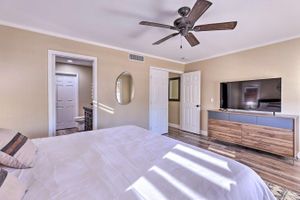 Alquiler Vacacional - Desert View near lakes, golf & trail + heated pool + main floor king