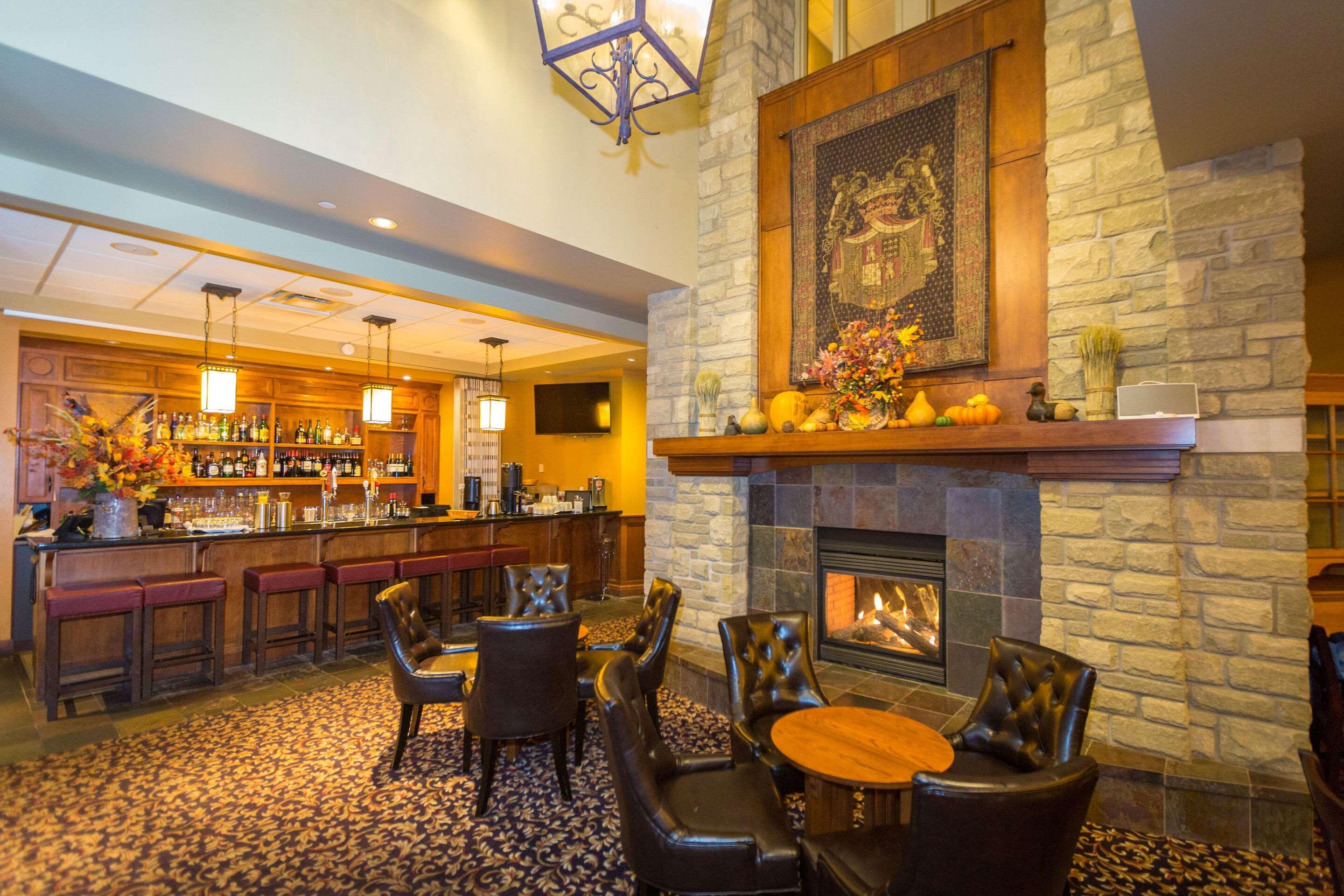 Bar/Salón Calabogie Peaks Hotel, Ascend Hotel Member