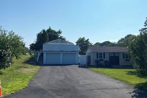 Alquiler Vacacional - Charlestown RI unfurnished rental with a short walk to water access.