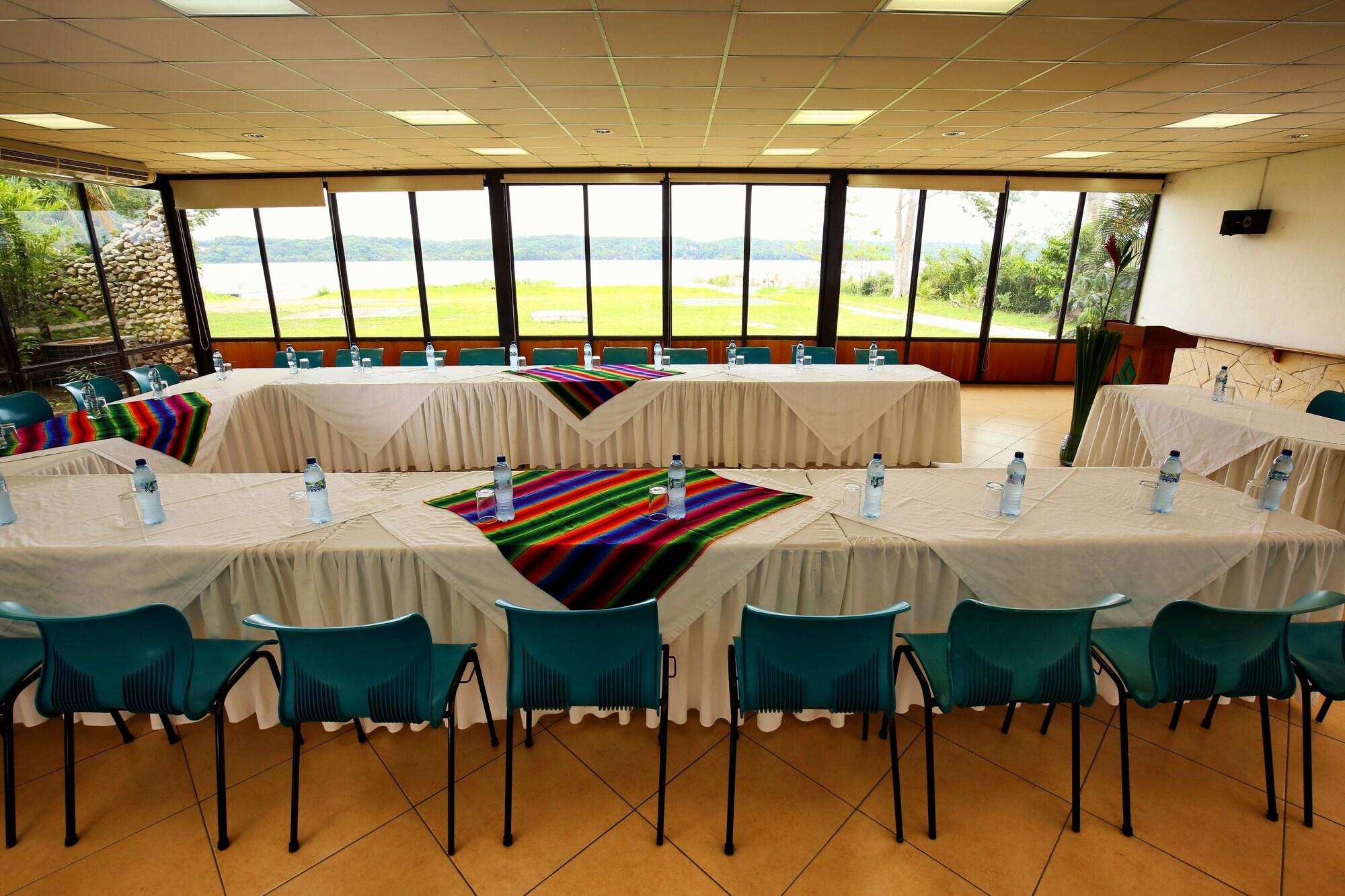 Sala de Reuniones Hotel Maya Internacional