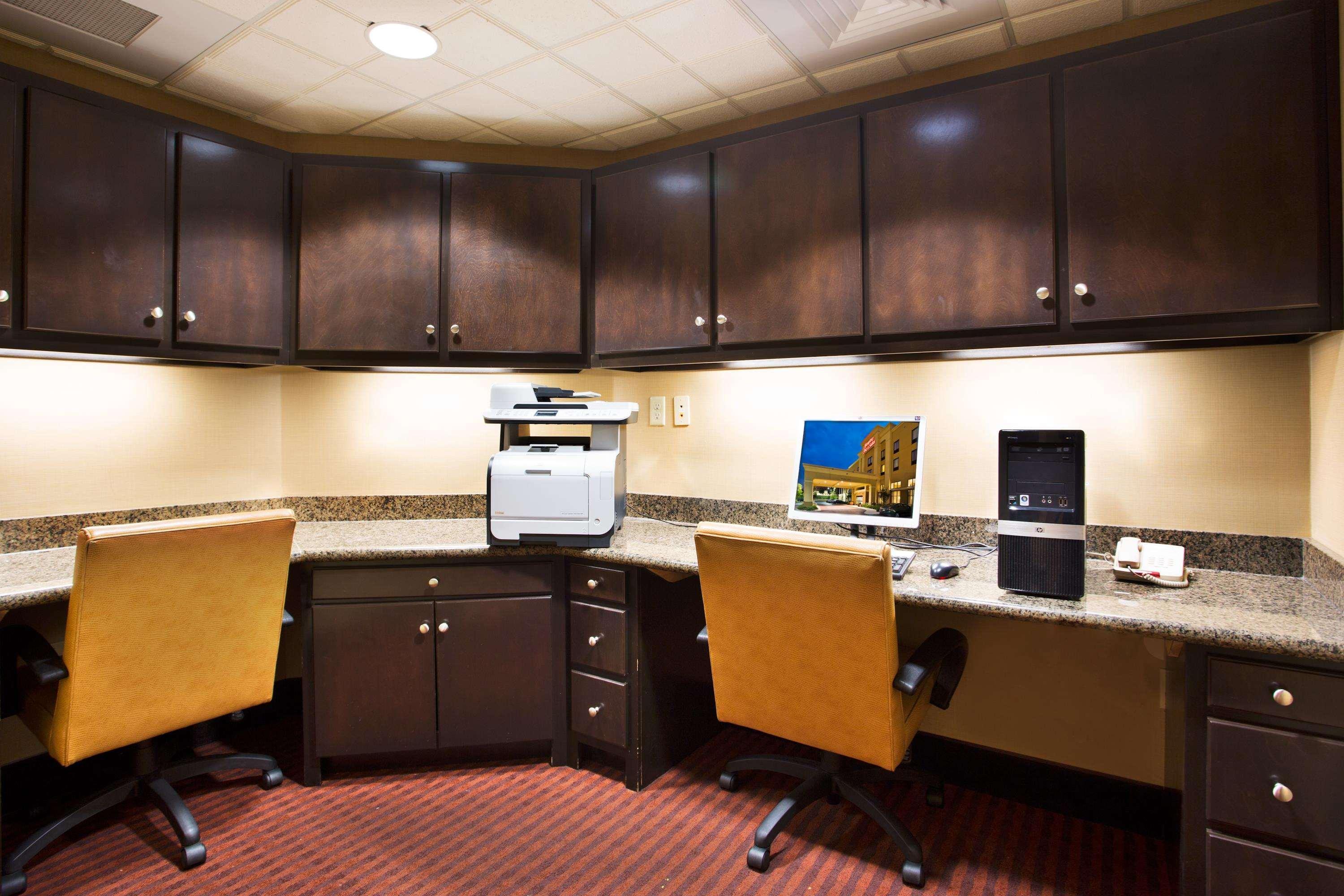 Centro de Negocios Hampton Inn & Suites Laurel