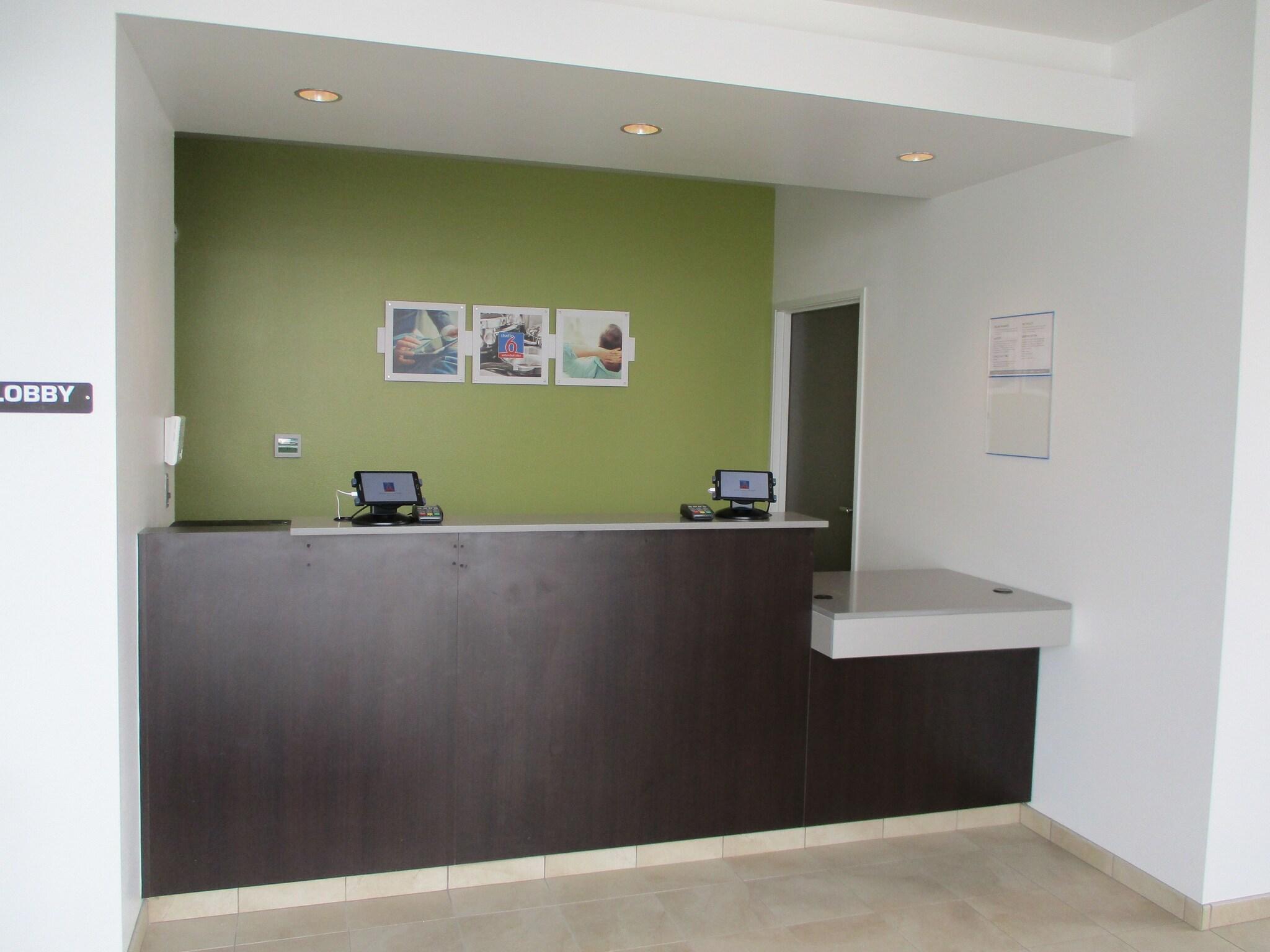 Vista Lobby Studio 6 Mccarran, NV - Sparks - Tahoe - Reno Indu