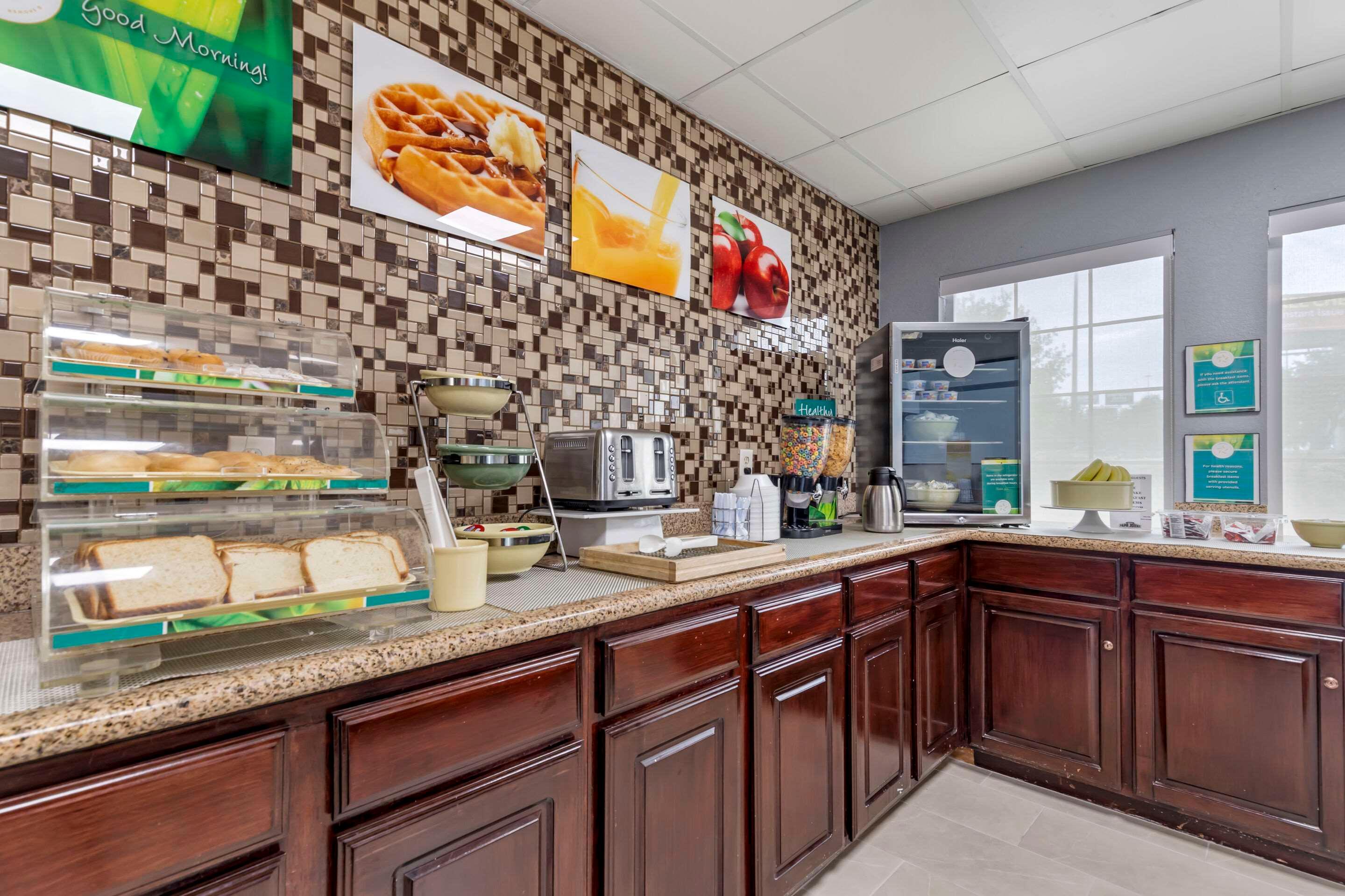 Restaurant Quality Inn near SeaWorld - Lackland