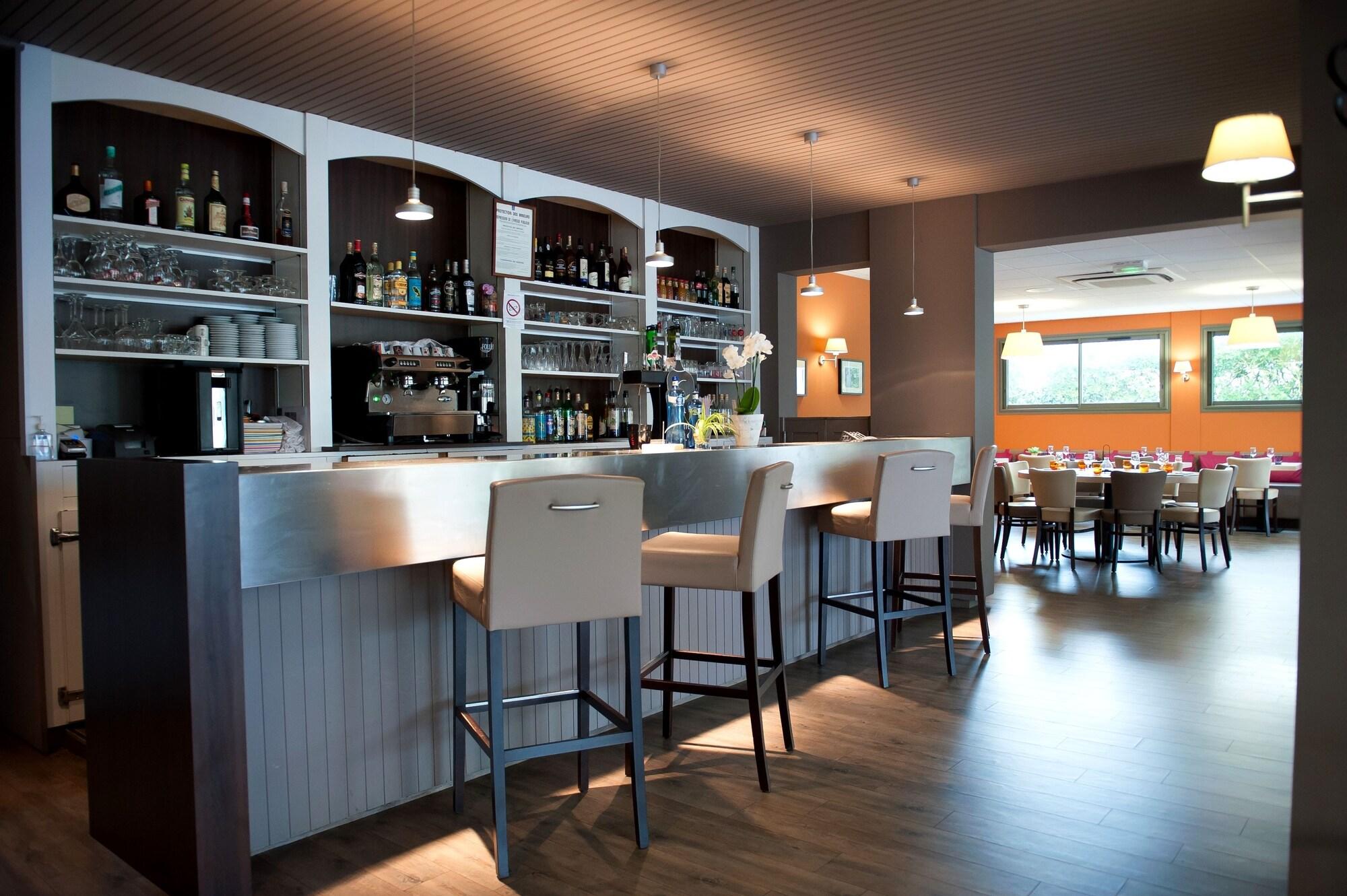 Bar/Salón L'Espadon