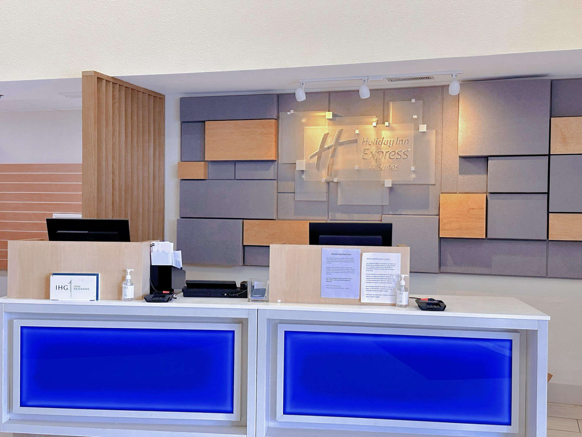 Vista Lobby Holiday Inn Express & Suites Prospect Heights by IHG