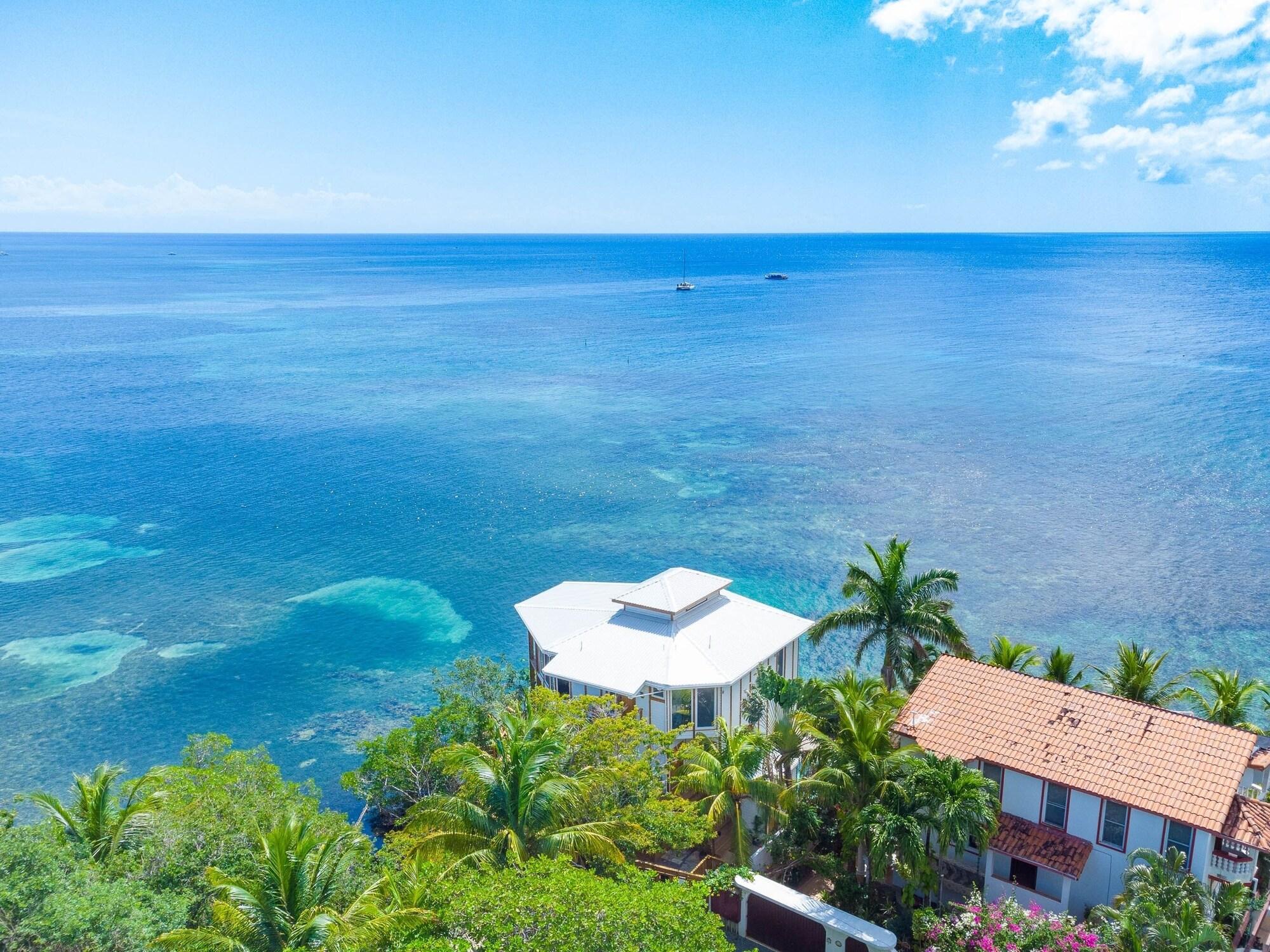 Vista Exterior Wow! Views and more, fantastic 2 bedroom in West End - Villa Agua 2 Apts by RedAwning