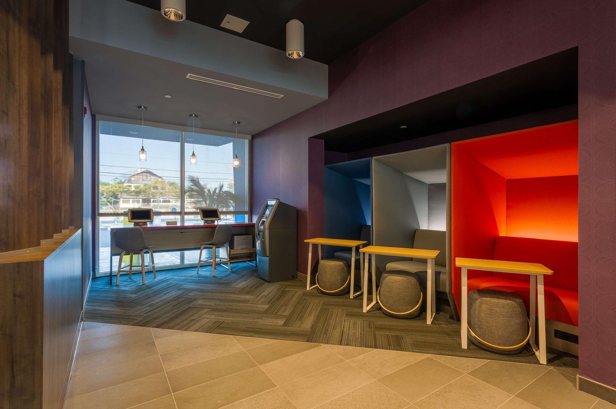Vista Lobby Tru by Hilton Ocean City Bayside