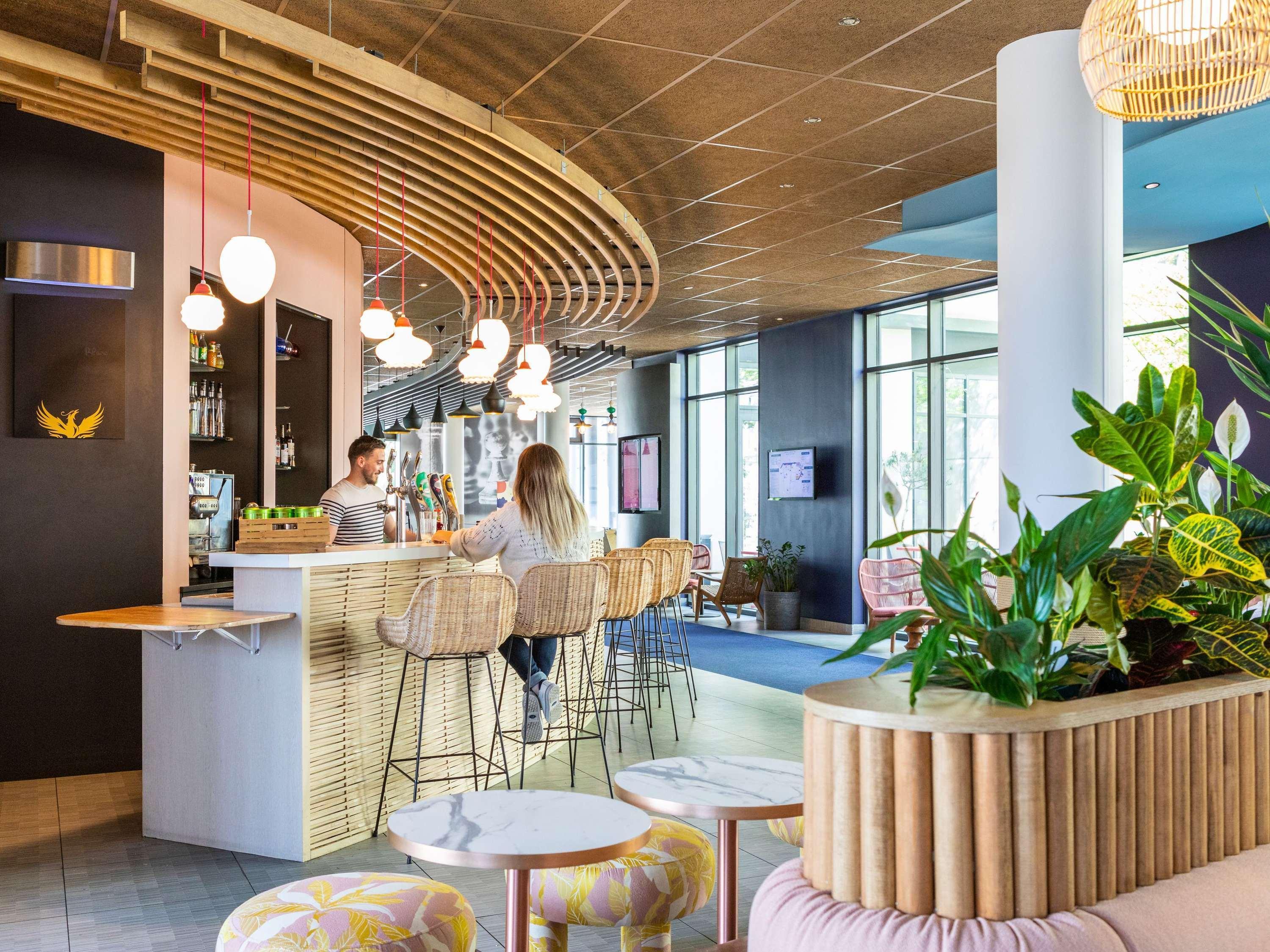 Bar/Salón ibis Paris Coeur d'Orly Airport