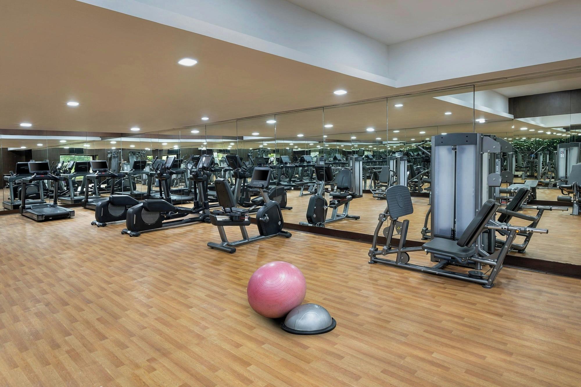 Gimnasio Courtyard by Marriott Mumbai International Airport