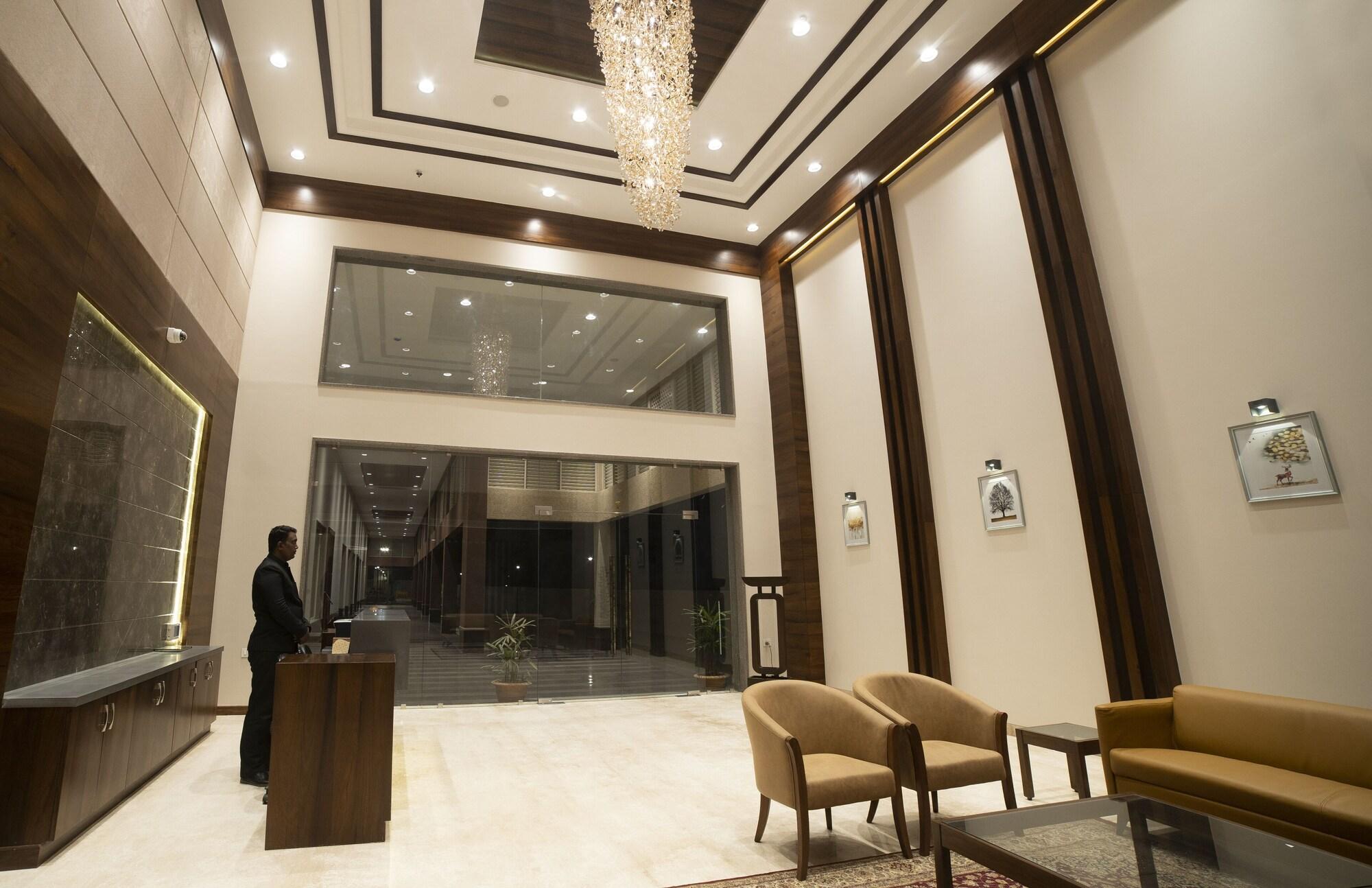 Vista Lobby Hotel Rajhans Abhinandan