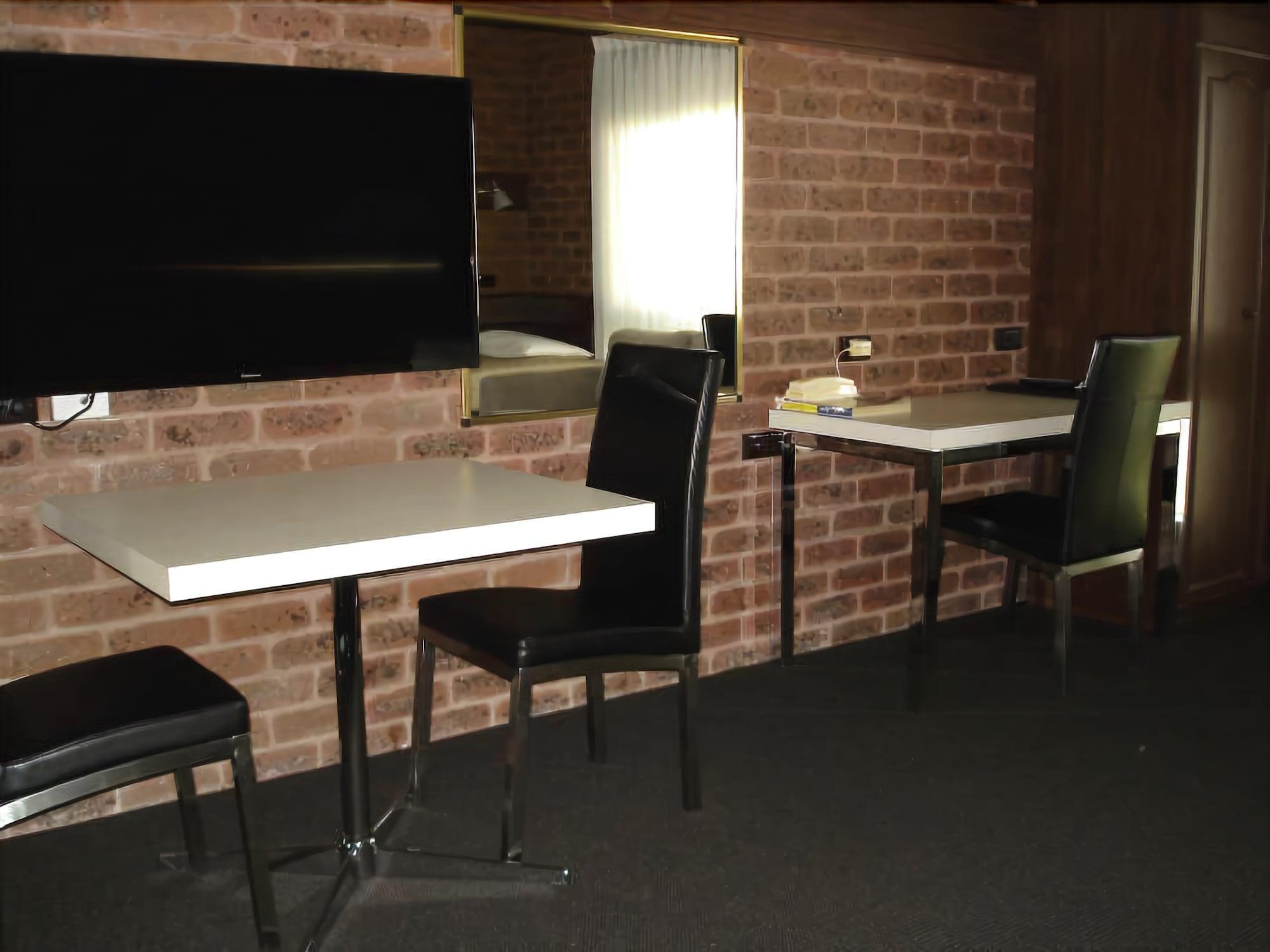 Vista Lobby Albury Townhouse Motel