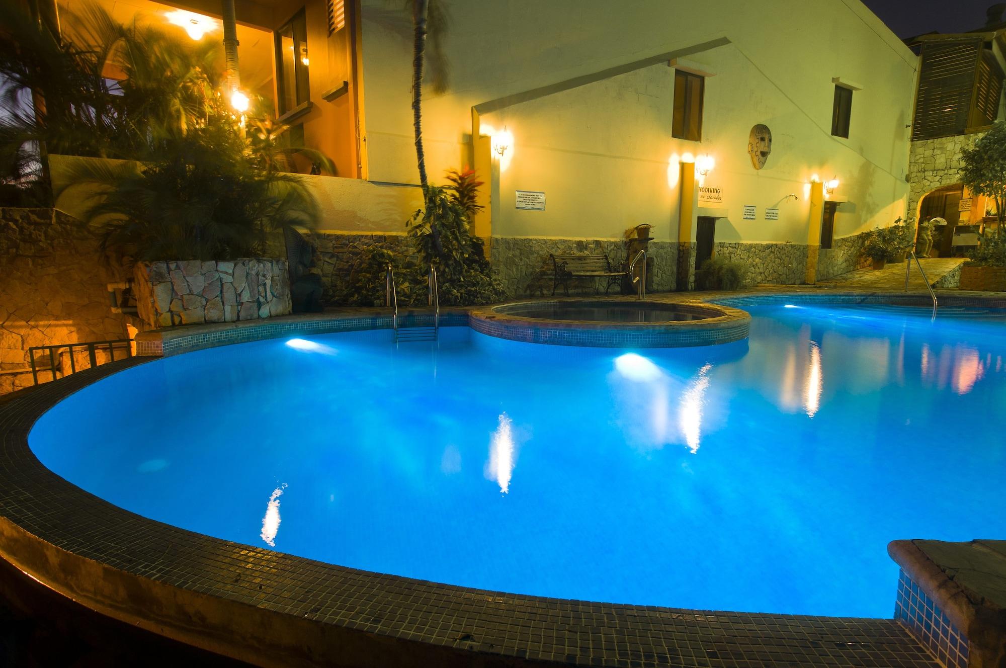 Vista Piscina Adventure Inn