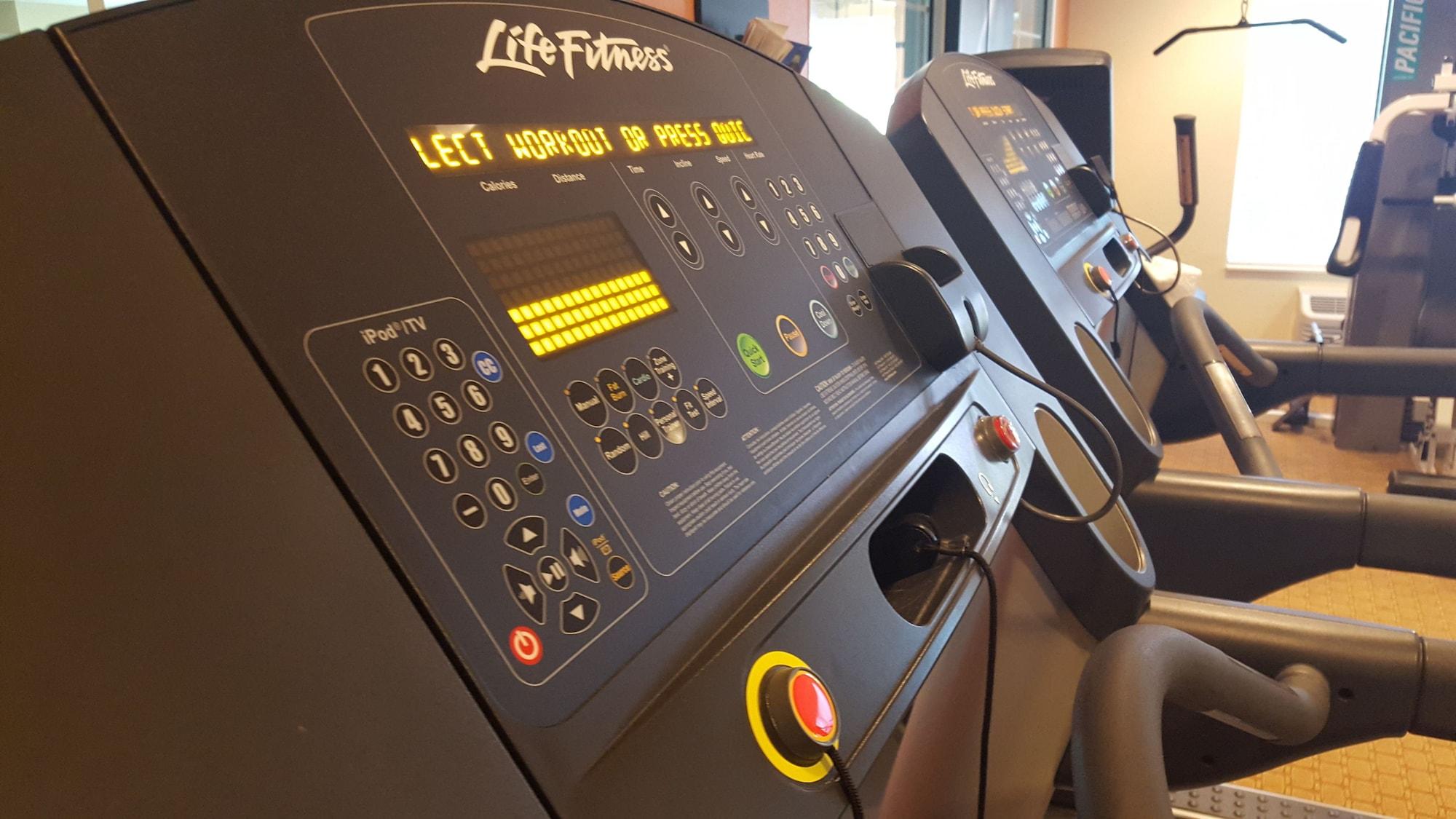 Gimnasio Country Inn & Suites by Radisson, Bloomington-Normal West, IL