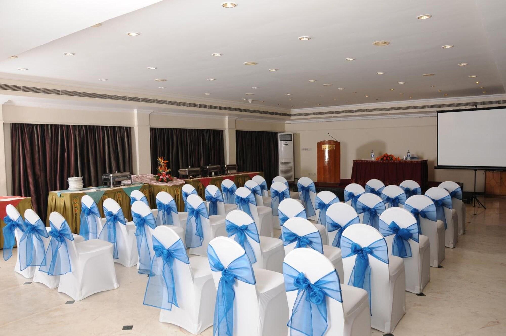 Sala de Reuniones Regency Kanchipuram by GRT Hotels