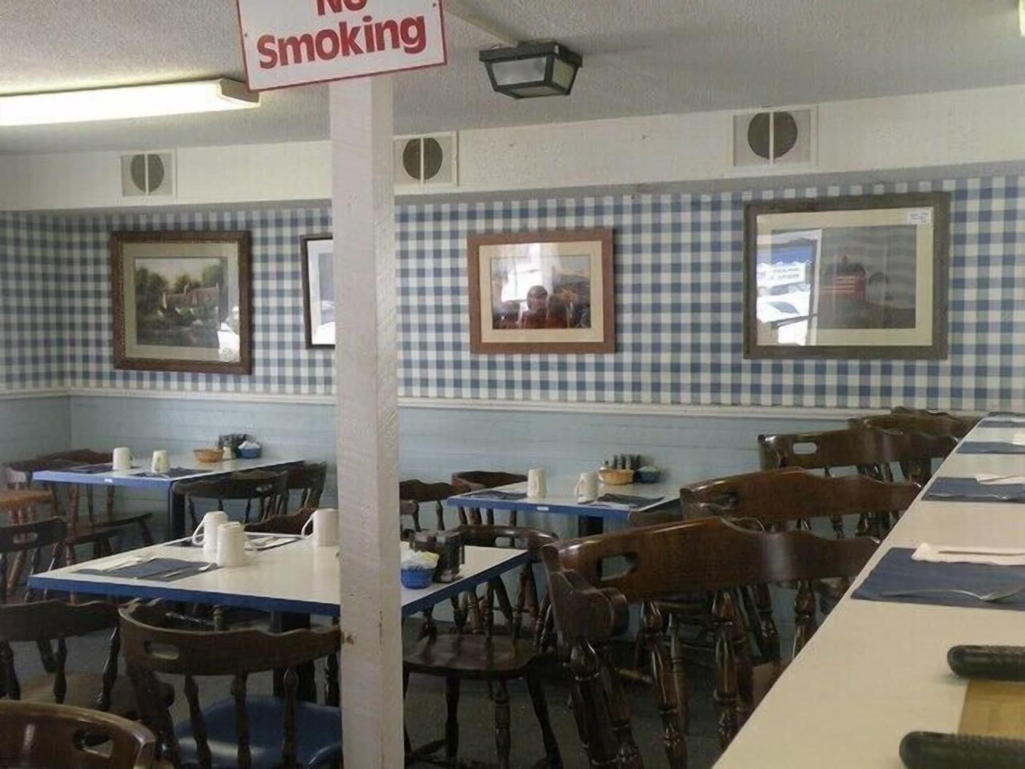 Restaurant Yankee Clipper Inn, SureStay Collection by Best Western