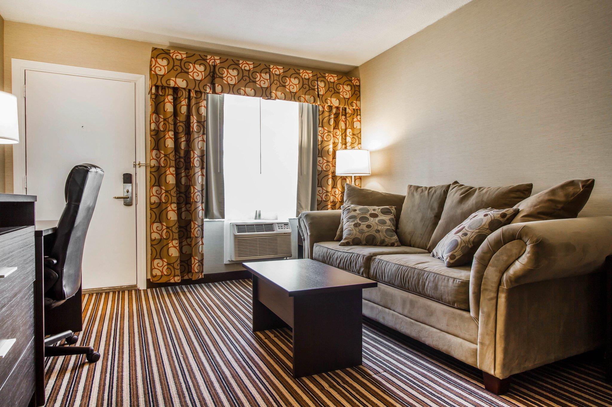 Vista Exterior Quality Inn & Suites South Portland