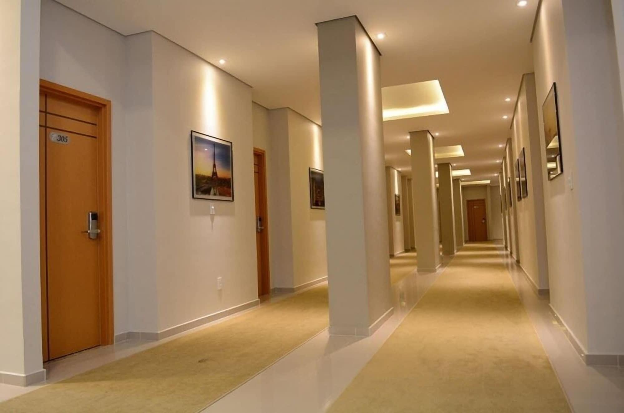 Varios Excellence Plaza Hotel