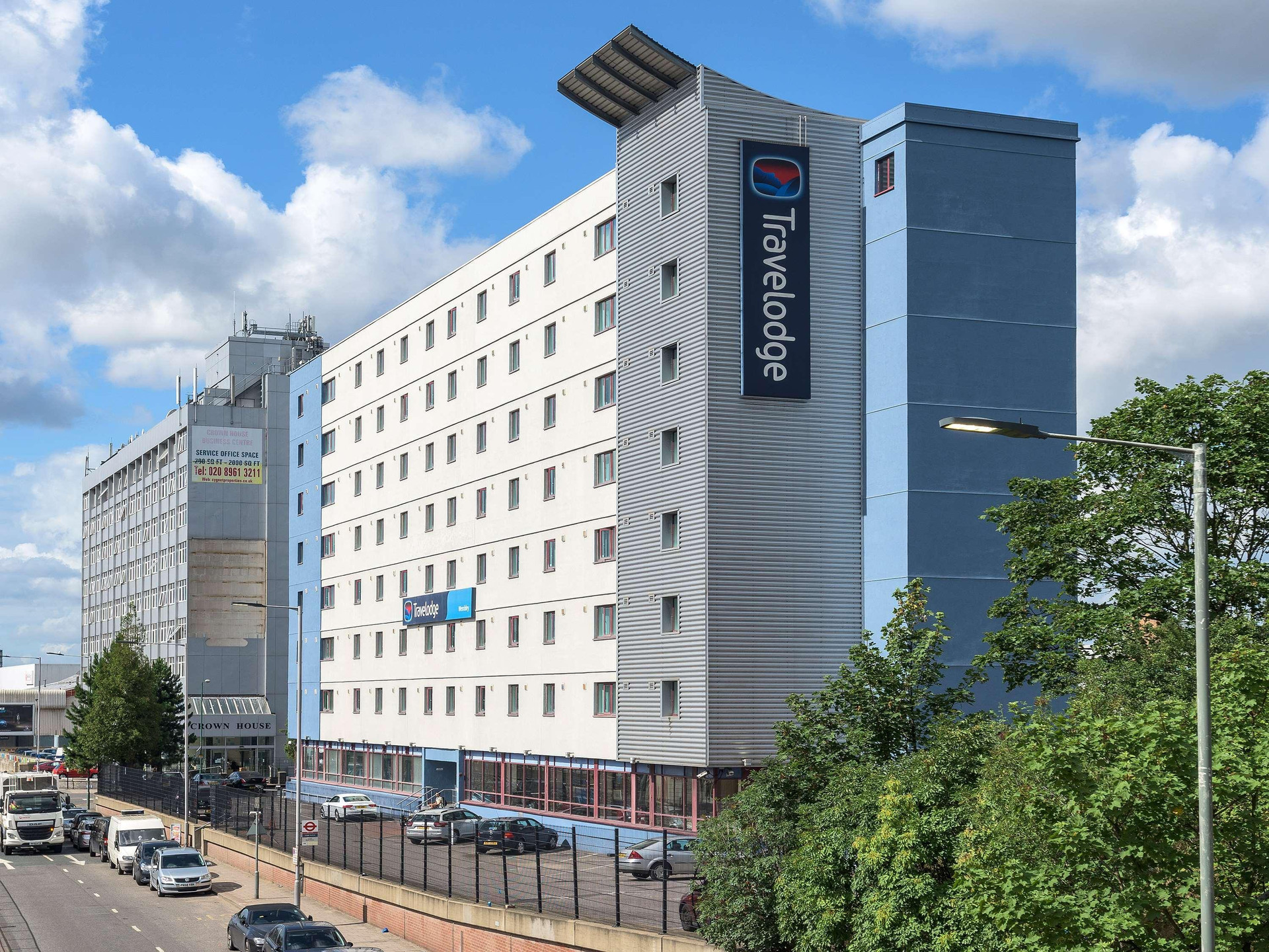 Vista da fachada Travelodge London Wembley Hotel