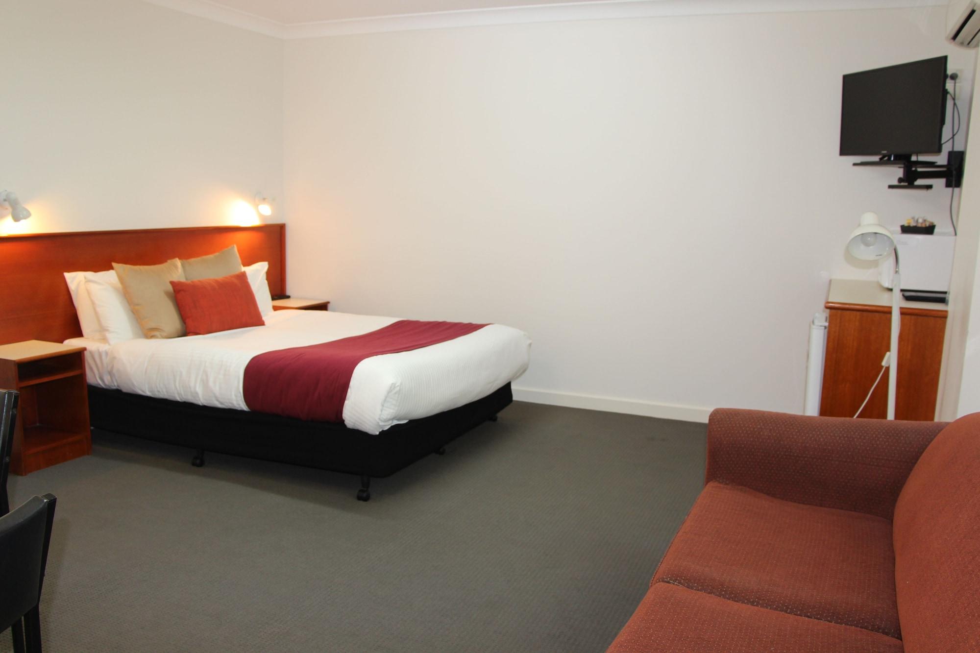 Varios Pioneer Way Motel