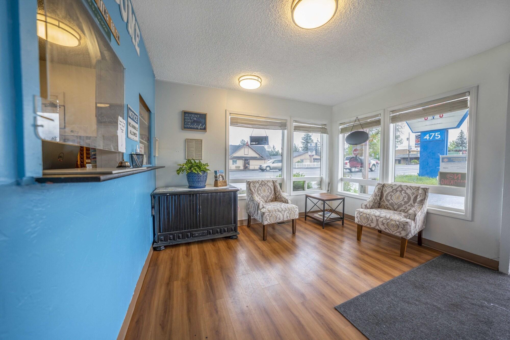 Vista Lobby Royal Gateway Motel By OYO