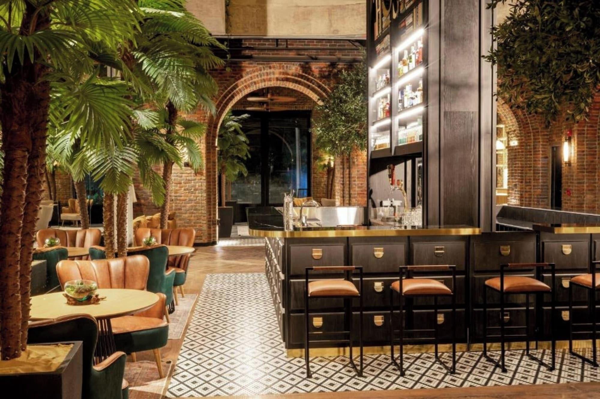 Bar/Salón The Host Medellin Only Adults