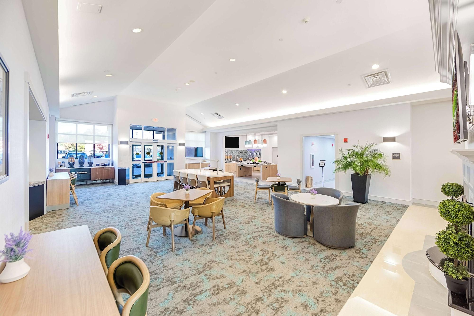 Vista Lobby Homewood Suites by Hilton East Rutherford - Meadowlands