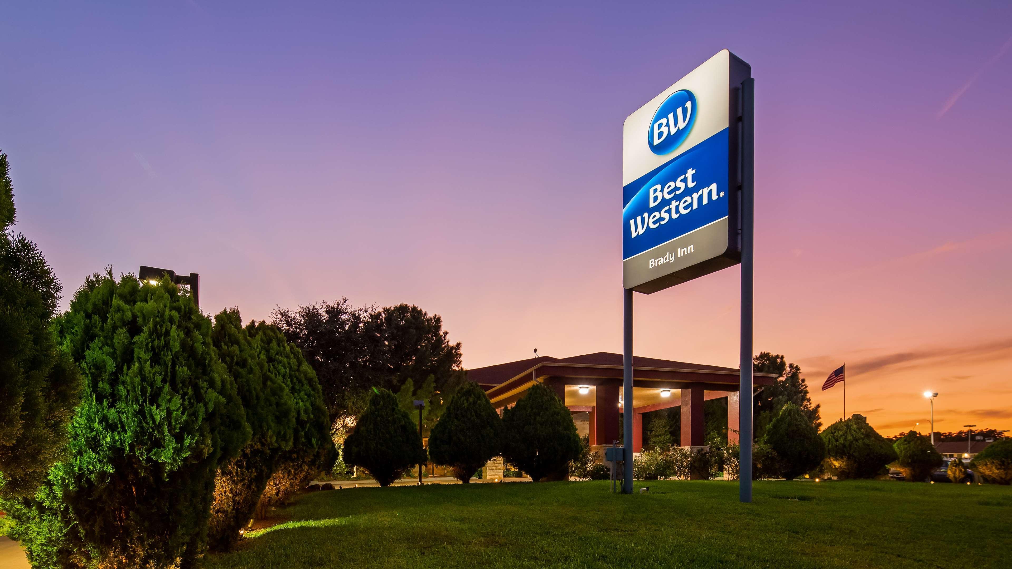 Vista Exterior Best Western Brady Inn