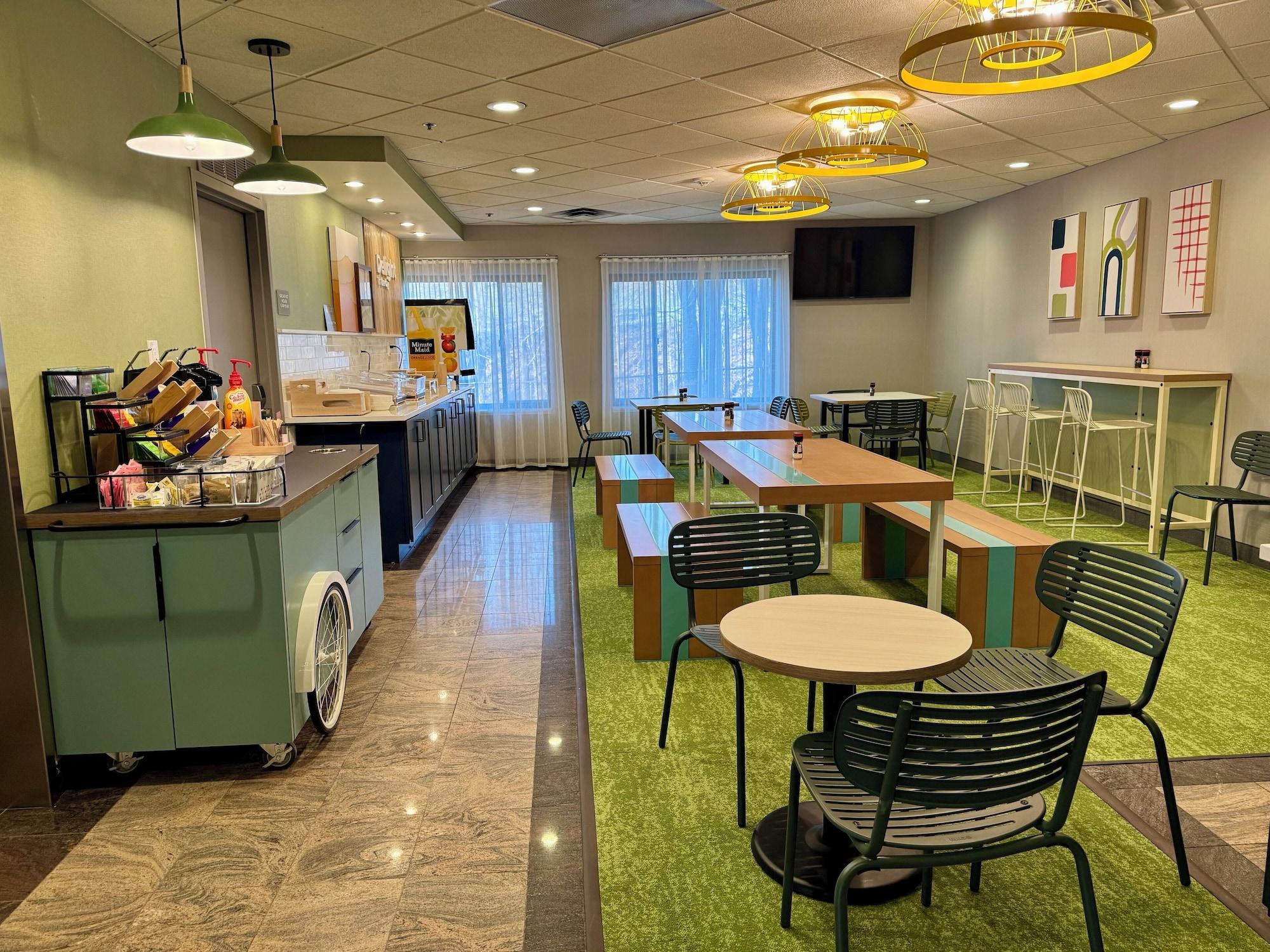 Restaurant Spark by Hilton Woburn Boston