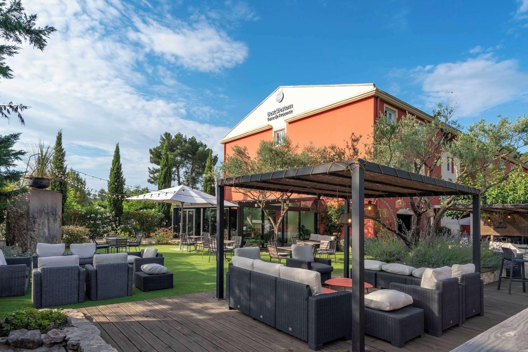 Vista Exterior Best Western Terre de Provence