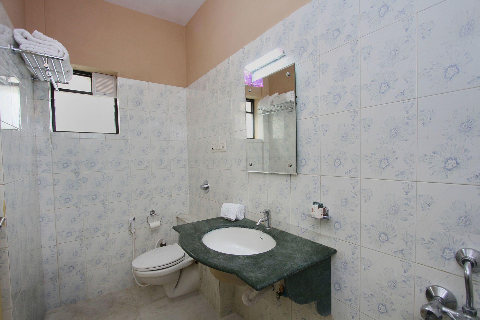 Equipamiento de Habitación Capital O 5379 The Roy Grand Inns