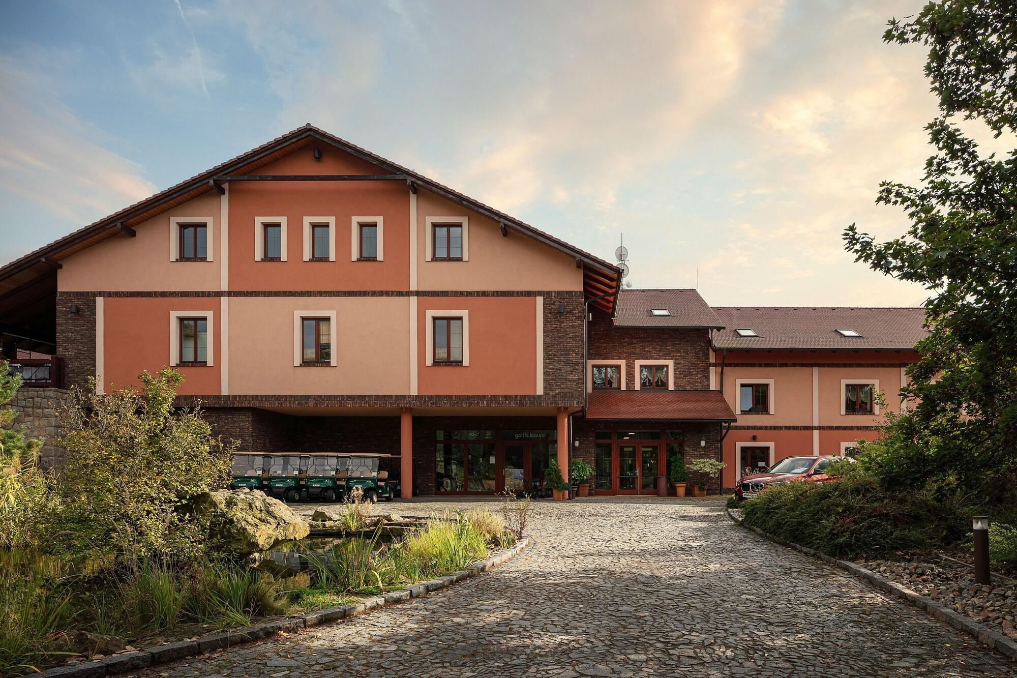 Vista Exterior Golf & Spa Resort Kunětická Hora
